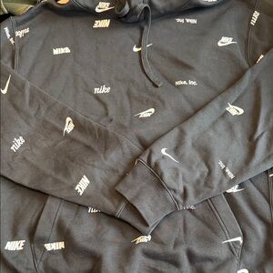 Nike Men's Black Patterned Hoodie